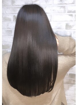 シシ 新宿(She 2.) オリーブグレージュ