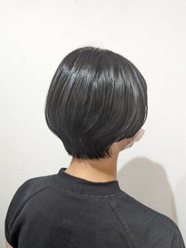 ウミト(Umito) 黒髪 丸みショート