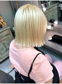 ショートカット ハイトーンボブ ホワイトベージュ 髪質改善