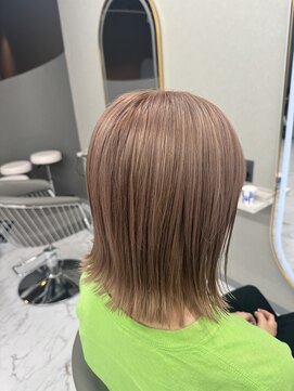 リノ 金山(Rino) デザインカラー/レイヤーカット/ウェットヘア/オリーブベージュ