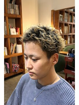 ビハインドザカーテン(BEHIND THE CURTAIN) メンズスタイル【外国人風癖毛パーマ】