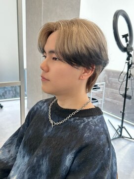 ジーナ 天神(Zina) エンドカラー(ブリーチ/センターパート/ショートネープ)