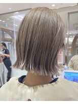ピークアブー アヴェダ ギンザシックス(PEEK-A-BOO AVEDA GINZASIX)&nbsp;外はねボブ　ハイトーンボブベージュカラーホワイトベージュ◆