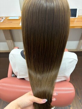 ナンバーエイト(number eight) 髪質改善トリートメントストレートロングヘアカーキベージュ