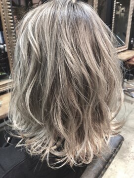 アーバンスーツ(Urban Suit) 外国人風カラー