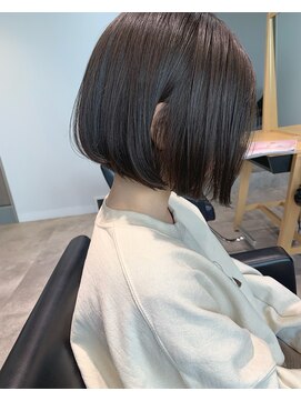 キチ(kichi.) [kichi.] くすみベージュ×ミニボブ