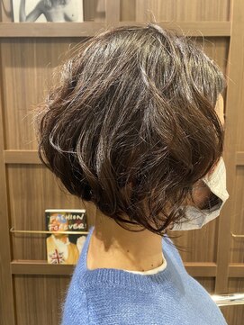 ベルン(bern) ショートボブ/フレンチガーリー/アッシュオリーブ/ボブショート