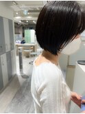 首元が美しいモードなボブショート