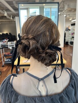 グランルッソ 岡山駅前(GRAN LUSSO) アシメツインお団子アレンジ(8/12)