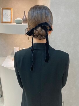 ヴィサージュアクト(VISAGE a.c.t) 鎖骨の長さから◎コンパクトシニヨンアレンジ