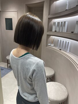 エレノア 静岡店(Eleanor) 大人可愛いミニボブ×暗めアッシュグレー【川名】