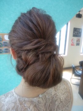 ウィット アンド ラファム Wit &La Famme 三つ編みを崩してシニヨンに