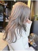 ロングレイヤーペールミルクティー毛先ブラックポイントカラー