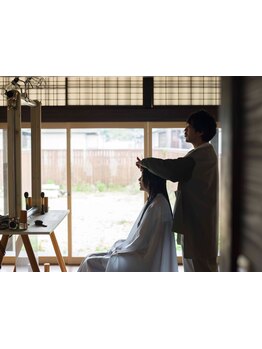 お客様一人ひとりの髪質や骨格に合わせた似合わせカットで、あなただけのヘアスタイルを一緒に考えます。