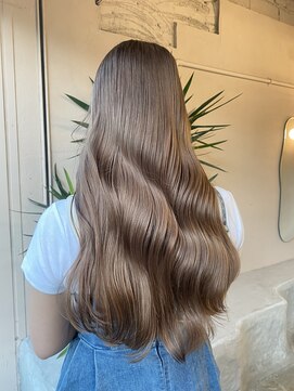 イル(iru) 暖色ベージュ