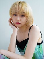 サロウィン 那覇店(SALOWIN)&nbsp;顔まわりレイヤー金髪ハイトーンボブ段カットクラゲヘアー3