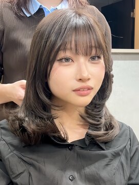 フォート(FORT) ダークシルバー/ミディアムレイヤー/顔周りカット