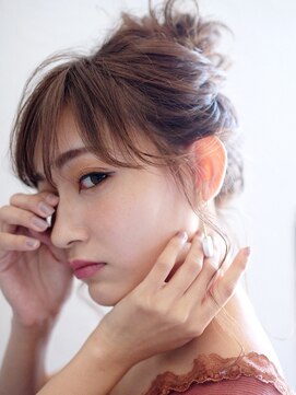 アルバム 銀座(ALBUM GINZA) お団子アレンジ_フォギーベージュ耳かけウェーブパーマ_ba291482