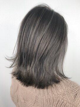 ボックスミコ(Box mico.) ハイライトで作る暗髪グレーのボブスタイル