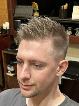 ブロートーキョー(BroTokyo) MEN’S外国人風スパイキーショートミドルフェードスタイル