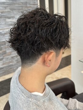 ヘアーアンドビューティーガーデン(HAIR AND BEAUTY GARDEN) メンズパーマメンズカットセンターパートメンズマッシュウルフ