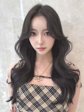 マウル 栄(MAEUL) 小顔レイヤーカット　オリーブグレー　黒髪