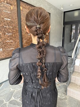 シクネ 新潟駅 万代(SHICUNE) 編みおろしツインスタイル