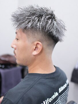 スラッシュ(SLASH) ツイストパーマ/短髪/ホワイトメッシュ/フェード/メンズ/姫路