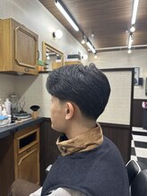 カットワン 綾瀬店(Cut-one) センターパート+テーパーフェード