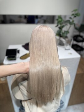 モニカ(MONIQA) ホワイトベージュ