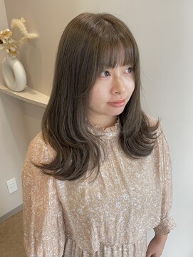 クム(QUMU) ベージュカラー×レイヤー