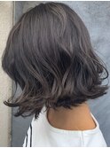 【FORM】ブラウンジュグレーの前下がり切りっぱなしボブ