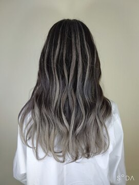 ウィット アンド ラファム Wit &La Famme スジ感を強調のバレイヤージュカラー