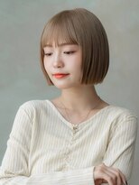 20代30代大人可愛いグレージュカラー斜めバングショートボブ