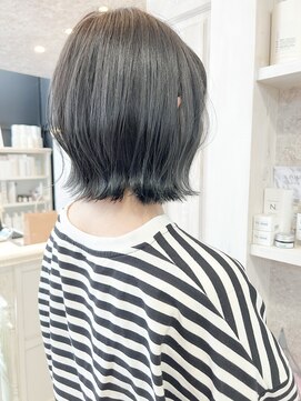 キャアリー(Caary) 福山市美容室Caary人気 ブルーグレージュ切りっぱなしボブ