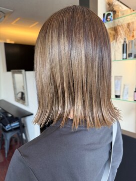 ローレン(LOREM) ハイライトカラー切りっぱなし×アッシュベージュ8.28