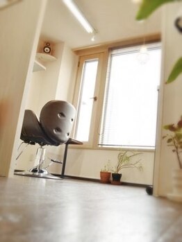 美容院 心花 トキメキの写真/【マンツーマンの贅沢空間】歴20年以上のベテランオーナーが施術。モダンな店内でゆったり過ごすひと時を。