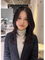 アム(amu)&nbsp;ミディアムレイヤー／くびれレイヤー/地毛風カラー／