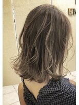 アルト(ALTO)&nbsp;大人可愛いハイライト立体感×透明感寒色カラー外ハネミディ