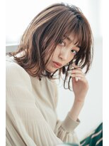 エアリー感たっぷり　大人かわいいミディアムヘア