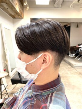 ミラバイグリーン(Mira by green) センターパート×フェードカット【前下がり】