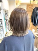 大人可愛いくびれミディアムレイヤーウルフカット