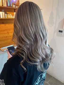 ビスクヘアデザイン(bisq hair design) ミルクティーベージュカラー　ケアブリーチカラー　ミディアム