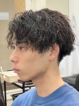 エース(ACES) ツイストスパイラル×センターパート×波巻きパーマ