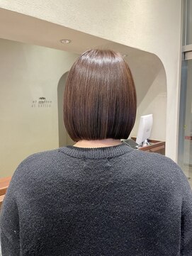 エルサフィロ ヨドヤバシ(el zafiro yodoyabashi) ぱつっとボブ　グレージュカラー