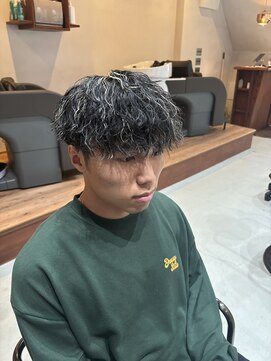 ミオ リベル(Mio'' LIBER) 波巻きパーマメッシュ