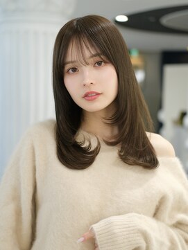 エアー 青山(AIR) ハッシュカットレイヤーカット顔まわりレイヤーオリーブベージュ