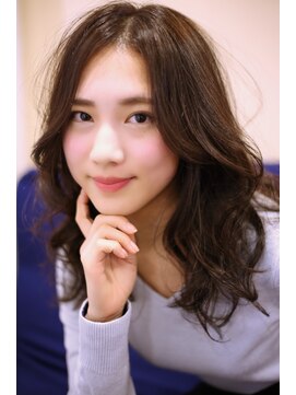 イソラブル(ISOLA-blu) 【前髪が長くて困っている方にオススメ】モノトーンピンクミディ