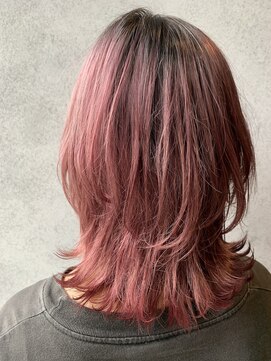 ヘアサロンM 新宿 人と差をつける派手カラー