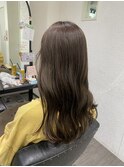 オリーブベージュ